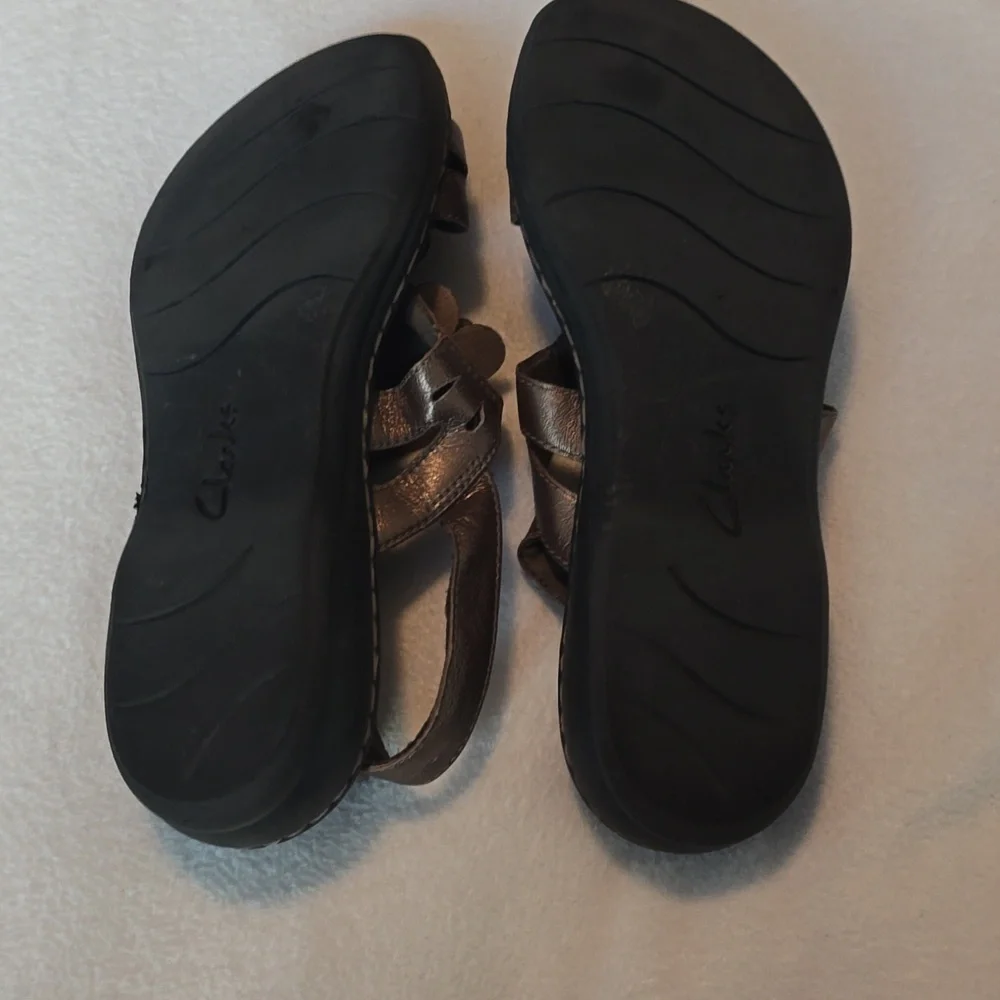 Clarks Women's Metallic Brown Floral Sandals - Picture 3 of 3